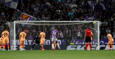 2-3. Córner que saca Monchu desde la izquierda y Sergio Escudero, tras anticiparse en el salto a Antoine Griezmann, remata de cabeza y manda el balón a la escuadra izquierda de la portería de Ivo Grbic.