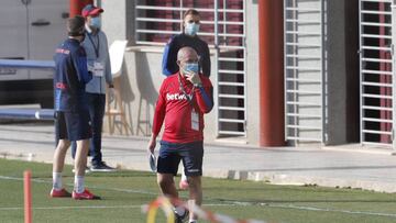 09/05/20 ENTRENAMIENTO DEL LEVANTE A PUERTA CERRADA PROTOCOLO COVID 19
PACO LOPEZ