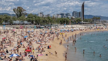 BARCELONA, SPAIN - 2020/06/13: People are seen bathing at the beach of Mar Bella amid coronavirus crisis.
First weekend of bathing on the beaches of Barcelona with the capacity controlled by surveillance cameras and continuous loud speaker warnings. (Photo by Paco Freire/SOPA Images/LightRocket via Getty Images)