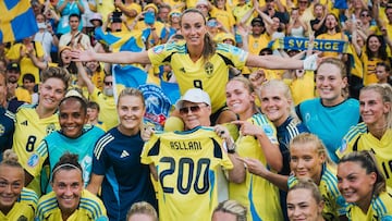 Asllani es eterna: alcanza los 200 partidos con Suecia.