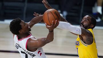Kyle Lowry ante J.R Smith, durante el partido de la NBA que ha enfrentado a Toronto Raptors y a Los Angeles Lakers