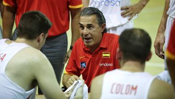 Sergio Scariolo, seleccionador nacional, da instrucciones a sus jugadores durante el segundo amistoso ante Israel.