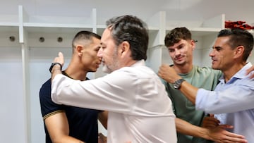 Juanito y Monterrubio saludan a los nuevos jugadores