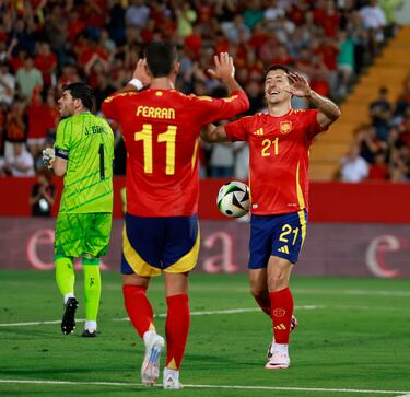 Ayoze brilla, Oyarzabal golea