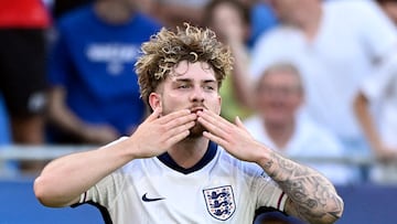 Elliot celebra uno de sus goles ante Holanda.