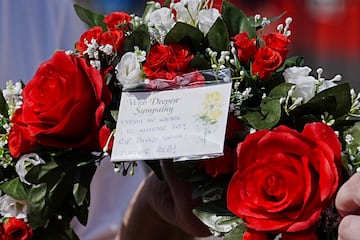 Homenajes en el estadio de Anfield, sede del Liverpool, en memoria de Diogo Jota, fallecido a los 28 años.