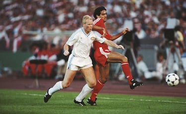 El ex-jugador y entrenador el Barça y la selección de Países Bajos, entre otros, llegó al PSV en la temporada 86/87 procedente del Ajax.