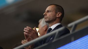 Aleksander Ceferin, presidente de la UEFA, aplaude durante la final de la Eurocopa 2020 entre Italia e Inglaterra.
