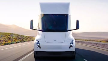 Mira los camiones futuristas de Tesla que repartirán Pepsi y Doritos estas navidades