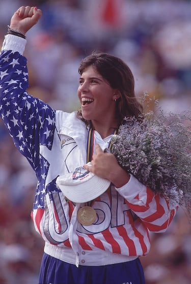 Figura mediática desde adolescente y campeona de 3 Grand Slams, Capriati nunca pasó de semifinales en el US Open, ronda que alcanzó en cuatro ocasiones. Fue campeona olímpica en Barcelona 1992 a los 16 años, consolidando su estatus como ícono del deporte estadounidense. Su tenis potente y combativo la convirtió en referente de una generación, pero en Flushing Meadows no logró dar el salto final.