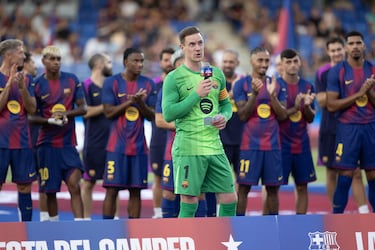 Ter Stegen durante los discursos.