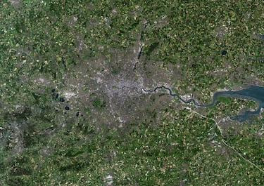 Capital y mayor ciudad de Inglaterra y de Reino Unido. Ubicada a orillas del río Támesis.