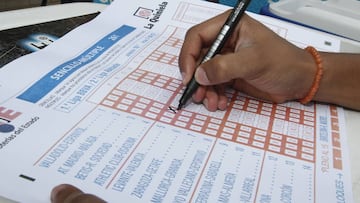 Un boleto gigante de La Quiniela de una temporada anterior.