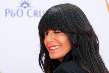 Claudia Winkleman durante la alfombra roja de los premios BAFTA 2023.