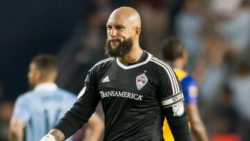 Al término del partido de la MLS ante FC Dallas, el elemento de Colorado Rapids fue grabado por algunos presentes en este concurrido sitio nocturno.