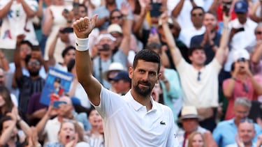 Novak Djokovic celebra su victoria sobre Flavio Cobolli que le impulsa a las semifinales.
