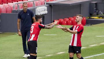 Núñez suple al lesionado Yeray con Garitano atento.