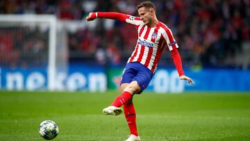 Saúl dispara a puerta durante un partido con el Atlético.