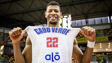 Edy Tavares celebra el pase a cuartos con Cabo Verde en el Afrobasket.