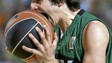 <b>COMERSE EL MUNDO. </b>Rubio ya cautiva a los ojeadores de la NBA.