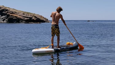 ¿Loco por el ‘paddle surf’? Esta tabla hinchable estable y muy resistente es perfecta para practicarlo
