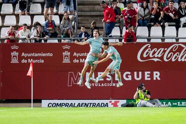 Adrián Niño, a falta de firma