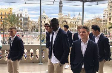 Miles de valencianistas celebran el Centenario en las calles