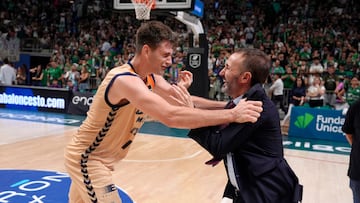 Sito Alonso, eufórico tras lograr el pase a la final de la ACB ante Unicaja.