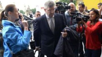 Ross Brawn a la entrada del Tribunal de la FIA.