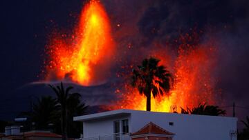 The Cumbre Vieja volcano continues to erupt, as seen from El Paso, on the Canary Island of La Palma, Spain, October 25, 2021. REUTERS/Borja Suarez