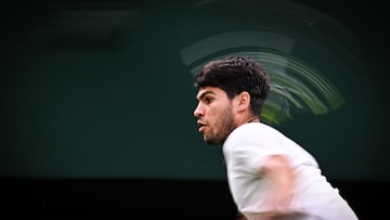 Spain's Carlos Alcaraz plays a forehand return to to Russia's Andrey Rublev during their men's singles fourth round tennis match on the seventh day of the 2025 Wimbledon Championships at The All England Lawn Tennis and Croquet Club in Wimbledon, southwest London, on July 6, 2025. (Photo by Kirill KUDRYAVTSEV / AFP) / RESTRICTED TO EDITORIAL USE
