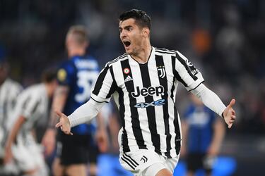 Tercera vez que aparece el delantero madrileño en esta lista. Esta vez no como una venta del Real Madrid del que llegan las migajas por los derechos de formación. La llegada de Luis Suárez en 2020 le cerró la puerta del 9 de referencia y el club rojiblanco le cedió dos años a la Juventus que pagó 35 millones para disfrutar de los servicios del goleador español.