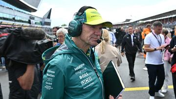Adrian Newey, con los colores de Aston Martin en el circuito de Silverstone.