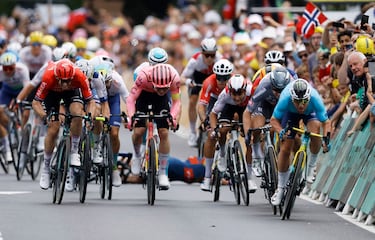Mark Cavendish consiguió ganar su etapa número 35 en el Tour de Francia, lo que significa que desbanda del récord al mítico Eddy Merckx.