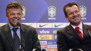 Gilmar Rinaldi (izquierda) y Dunga, director y entrenador de la selección brasileña de fútbol.