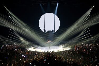 El vocalista italiano interpreta 'Due Vite'.