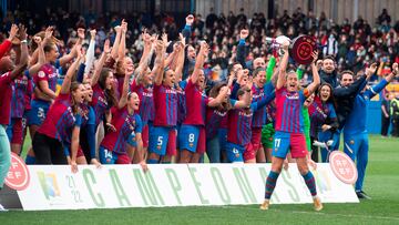 Alexia Putellas levanta la Liga.