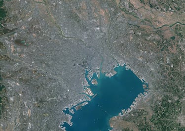 Capital de facto de Japón, ubicada en el centro este de la isla de Honshu, concretamente en la región de Kanto. Es la ciudad más poblada del mundo, en conjunto es una de las 47 prefecturas de Japón.