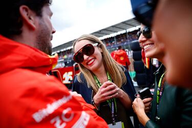 La actriz londinense disfrutando de un fin de semana de Fórmula 1 en el Circuito de Silverstone.