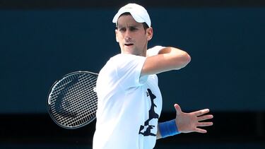 Novak Djokovic of Serbia during a practice session ahead of the Australian Open, Melbourne Park, in Melbourne, Tuesday, January 11, 2022. (AAP Image/POOL, Kelly Defina) NO ARCHIVING, EDITORIAL USE ONLY PR IMAGE / DPA 11/01/2022 ONLY FOR USE IN SPAIN