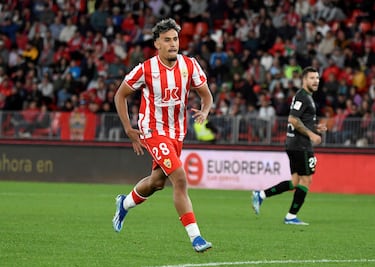 Arnau Solà y Radovanovic ultiman su adiós al Almería 