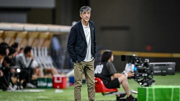 Real Sociedad's Spanish coach Imanol Alguacil looks on during an international club friendly match between Tokyo Verdy and Real Sociedad at the Japan National Stadium in Tokyo on May 29, 2024. (Photo by Yuichi YAMAZAKI / AFP)