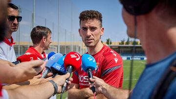 PAMPLONA, 11/07/2025.- El capitán del Osasuna, Kike Barja durante el primer entrenamiento de la temporada 2025-2026, este viernes. EFE/J.P. Urdiroz