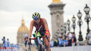 Marta Frances, triatleta paralímpica que participa en París 2024.
