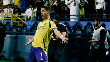 Celebración de Cristiano Ronaldo tras poner en el marcador el 2-0 a favor del Al-Nassr frente al Esteghlal Tehran Football Club, un conjunto de la  capital de la República Islámica de Irán.