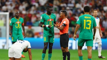 Fernando Palomo muestra su apoyo por árbitro de El Salvador en el Inglaterra-Senegal