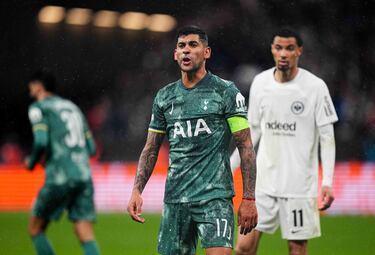 Club: Tottenham Hotspur | Valor de mercado: 55 millones de euros.
Central argentino con experiencia en la Premier League y la selección de Argentina. Su precio de salida ronda los 50 millones de euros, aunque el Tottenham podría pedir más.