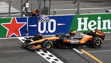 Formula One F1 - Dutch Grand Prix - Circuit Zandvoort, Zandvoort, Netherlands - August 31, 2025 McLaren's Oscar Piastri passes the chequered flag to win the Dutch Grand Prix REUTERS/Jakub Porzycki