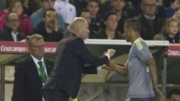 EN EL 63’. Tras una hora de juego y aún con el 1-0, Zidane cambió un lateral por otro y entró Carvajal.