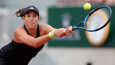 Tennis - French Open - Roland Garros, Paris, France - May 22, 2022 Spain's Garbine Muguruza in action during her first round match against Estonia's Kaia Kanepi REUTERS/Pascal Rossignol